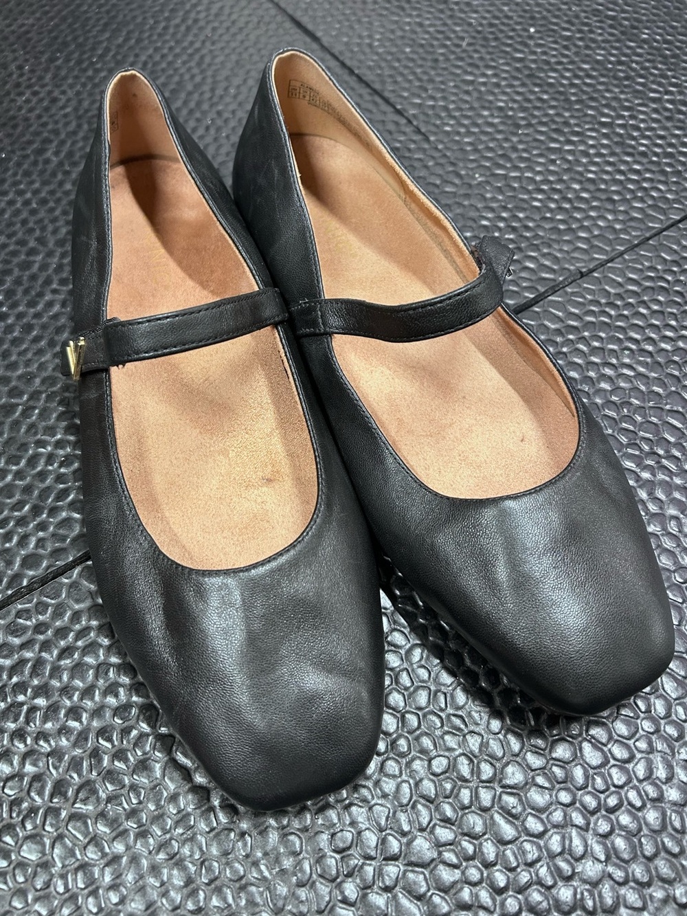 Vionic Alameda Mary Jane Leather Flat in Black 11 - Picture 1 of 5